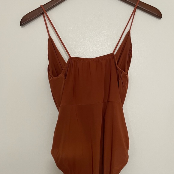 Nasty Gal Burnt Orange Slinky Cowl Neck Bodysuit Size 2 - Picture 5 of 8